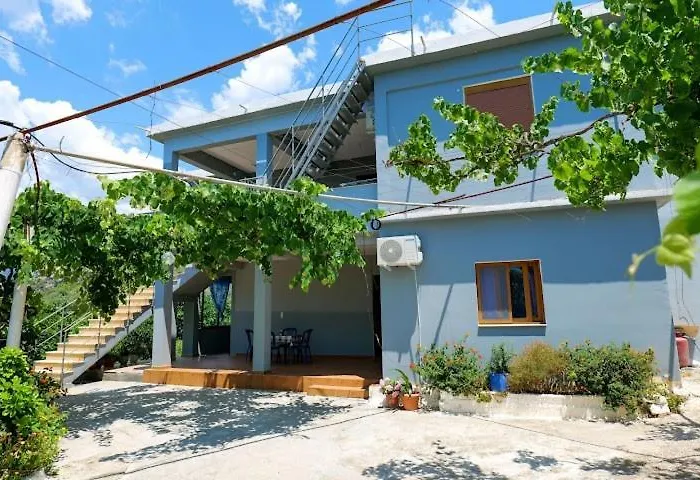 Kalemi Sunrise 招待所